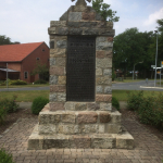 Bild Ansicht mit Alter Gedenktafel, die wir ergänzt haben.